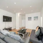 Exquisite 2 Bed Apt Near Excel & 02 Arena With Parking