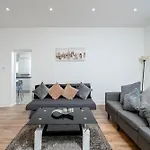 Exquisite 2 Bed Apt Near Excel & 02 Arena With Parking