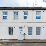 Exquisite 2 Bed Apt Near Excel & 02 Arena With Parking