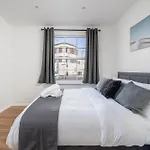 Exquisite 2 Bed Apt Near Excel & 02 Arena With Parking