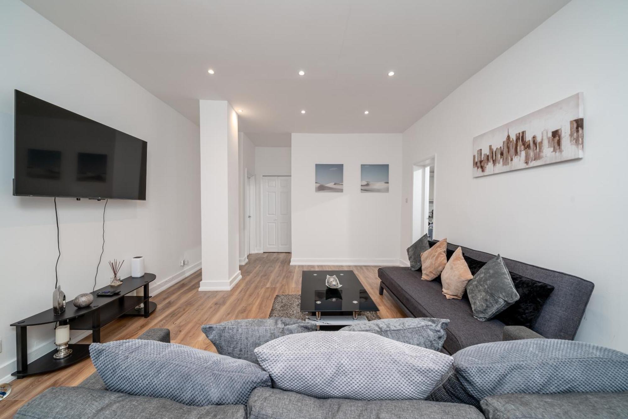 Exquisite 2 Bed Near Excel & 02 Arena With Parking